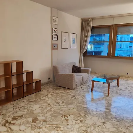 Apartment Ampio Con Vista Monti Wi-fi Veloce, Self Check-in, Vicino Stazione E Centro