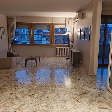 Ampio Con Vista Monti Wi-fi Veloce, Self Check-in, Vicino Stazione E Centro Apartment *