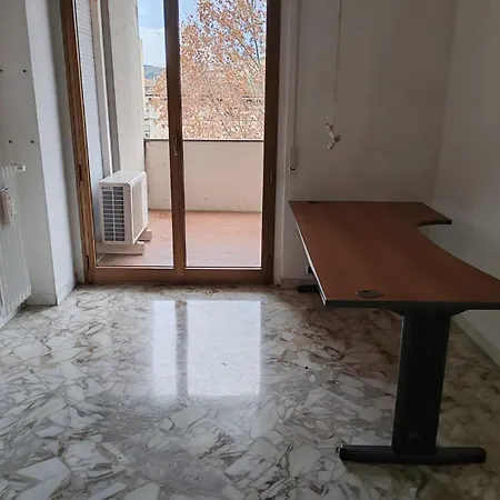 Ampio Con Vista Monti Wi-fi Veloce, Self Check-in, Vicino Stazione E Centro