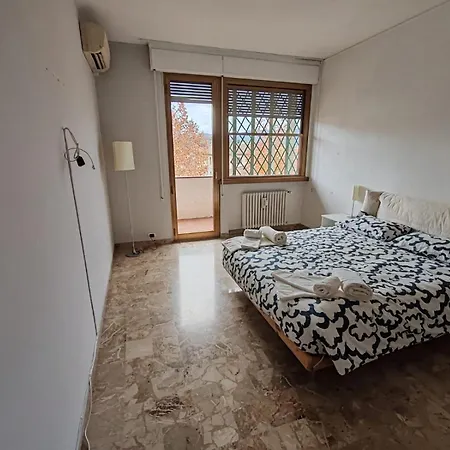 Ampio Con Vista Monti Wi-fi Veloce, Self Check-in, Vicino Stazione E Centro Apartment Arezzo