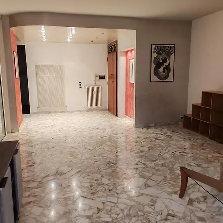 Apartment Ampio Con Vista Monti Wi-fi Veloce, Self Check-in, Vicino Stazione E Centro *