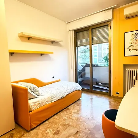 Ampio Con Vista Monti Wi-fi Veloce, Self Check-in, Vicino Stazione E Centro